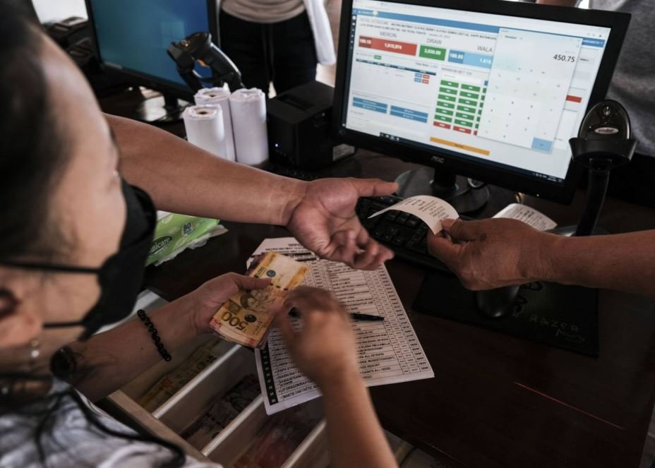 Tại Sao Xem Tướng Gà Chọi Lại Quan Trọng Hơn Cả Chế Độ Nuôi?